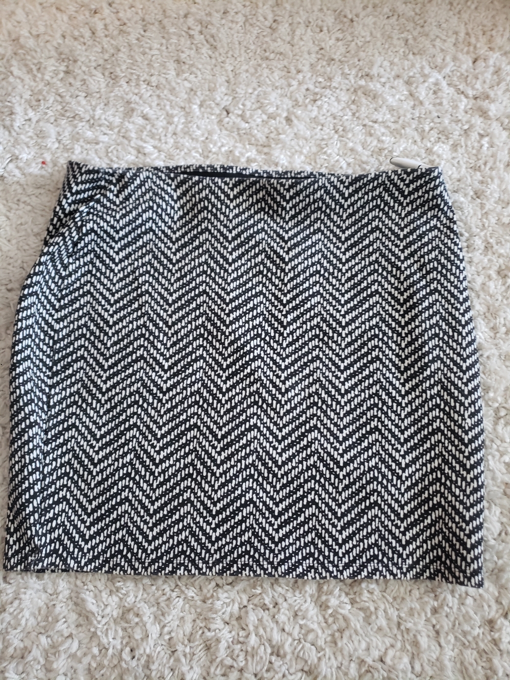 Old Navy Black and White Chevron Pencil Skirt